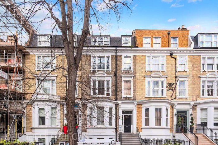 2 Bedroom Flat To Rent In Russell Road, London, W14