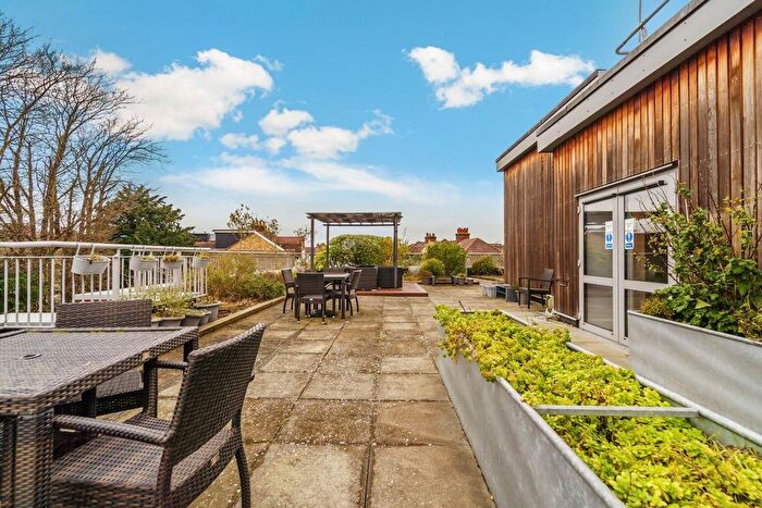 1 Bedroom Flat For Sale In Liberty House, Kingston Road, Raynes Park, SW20