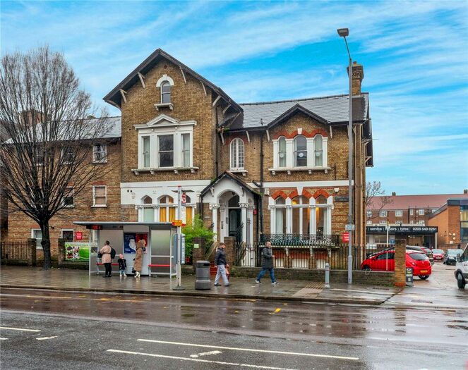 Studio To Rent In London Road, Kingston Upon Thames, Surrey, KT2