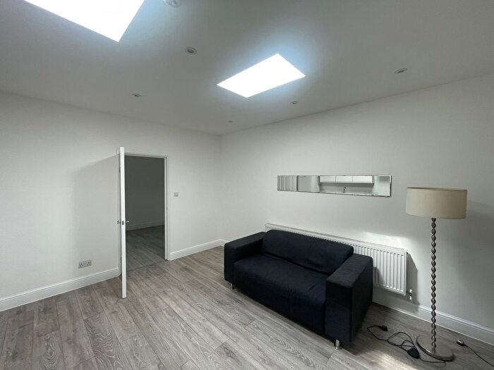 3 Bedroom Flat To Rent In Regents Park Road, London, N3