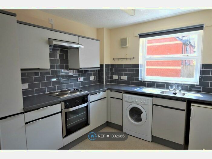 2 Bedroom Flat To Rent In Melbourne Court, Exeter, EX2
