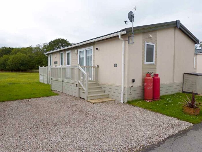 2 Bedroom Mobile/park Home For Sale In Sun Valley Holiday Park, St. Austell, PL26