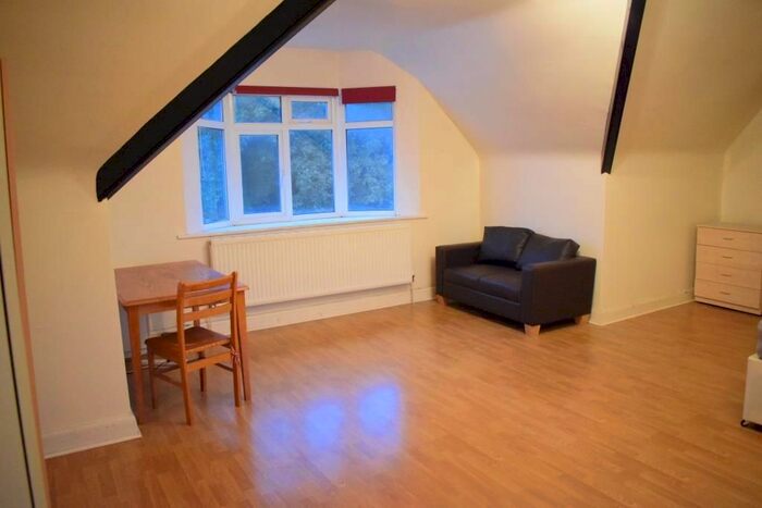 Studio To Rent In Greenhill Parade, Barnet, EN5