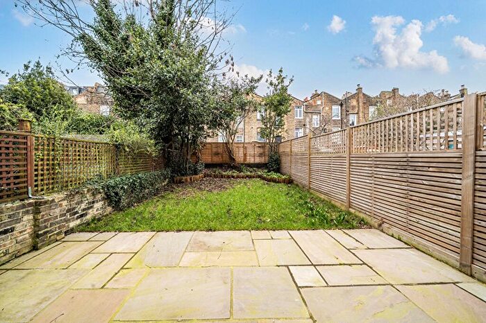 2 Bedroom Flat For Sale In Sussex Way, London, N7