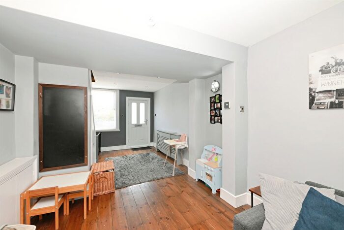 2 Bedroom Semi-detached House For Sale In Roman Street, Hoddesdon, EN11