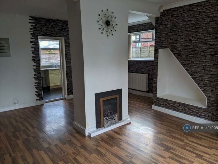 3 Bedroom Semi-Detached House To Rent In Burns Road, Manchester, M38