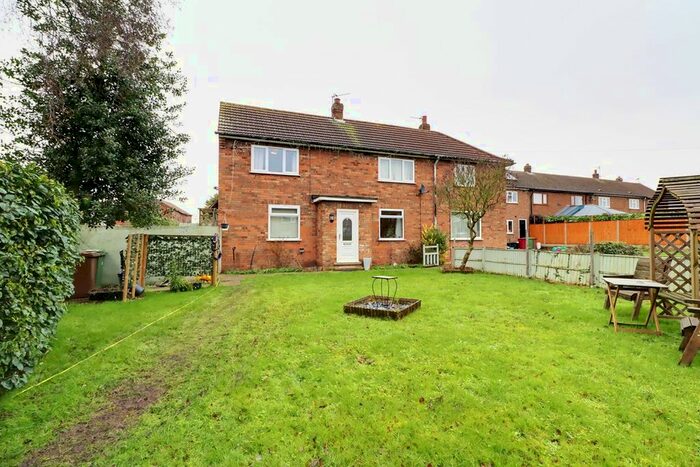 2 Bedroom Semi-Detached House For Sale In Willow Grove, Scunthorpe, DN17