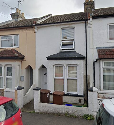 3 Bedroom Terraced House To Rent In Chaucer Road, Gillingham., ME7