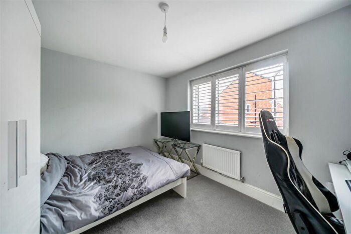 5 Bedroom Detached House For Sale In Pauling Close, Aston Clinton, HP22
