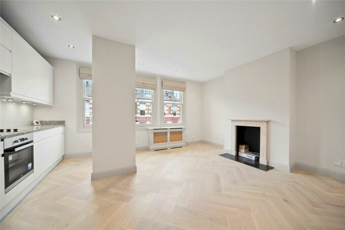 2 Bedroom Flat To Rent In St John's Road, Battersea, London, SW11
