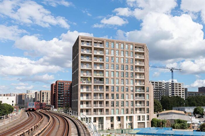 3 Bedroom Apartment To Rent In Knights Road, Royal Docks, E16