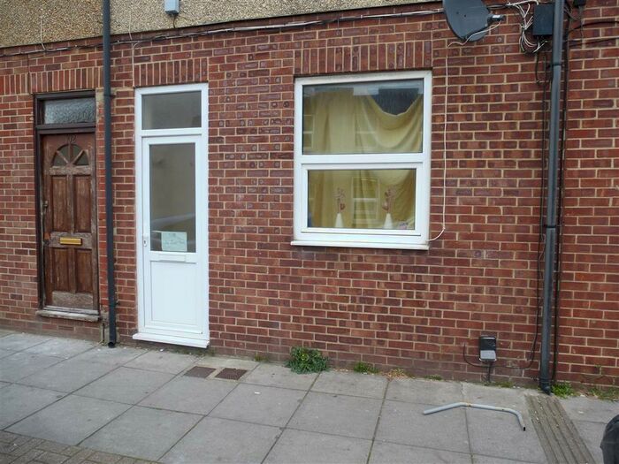 1 Bedroom Apartment To Rent In North End Avenue, Portsmouth, PO2