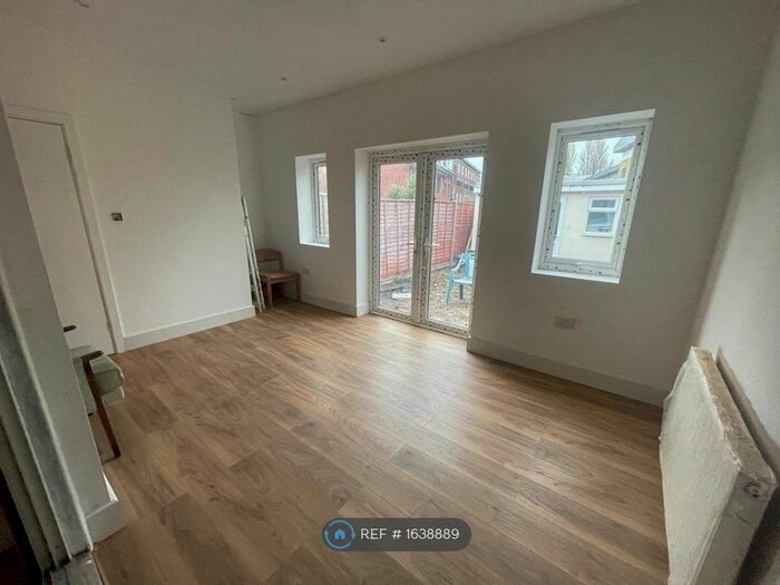 5 Bedroom Detached House To Rent In Farningham Road, London, N17