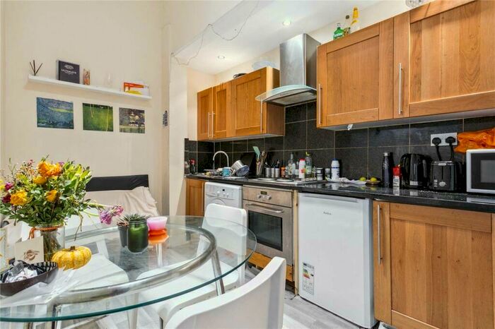 3 Bedroom Apartment To Rent In Hazellville Road, N19