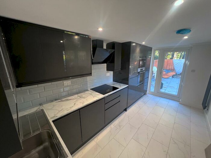 2 Bedroom Apartment To Rent In Beaconsfield Road, London, N15