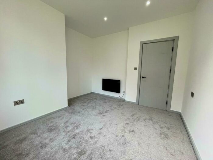 2 Bedroom Flat To Rent In Chingford Road, Walthamstow, E17