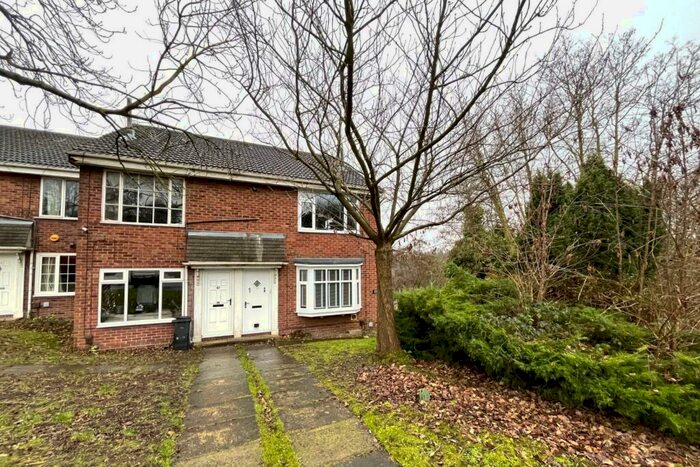 1 Bedroom Flat To Rent In Woodhall Drive, Kirkstall, Leeds, LS5