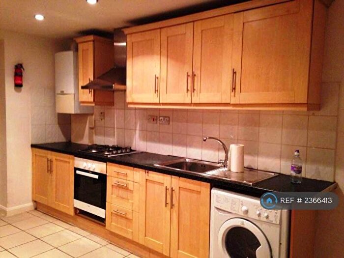 5 Bedroom Flat To Rent In Johnson Street, London, E1