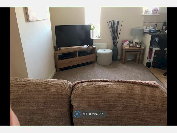 1 Bedroom Flat To Rent In Thurlow Road, Worthing, BN11