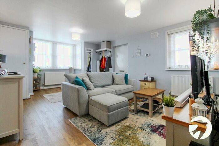 2 Bedroom Flat To Rent In Lansdowne Square, Northfleet, Gravesend, Kent, DA11