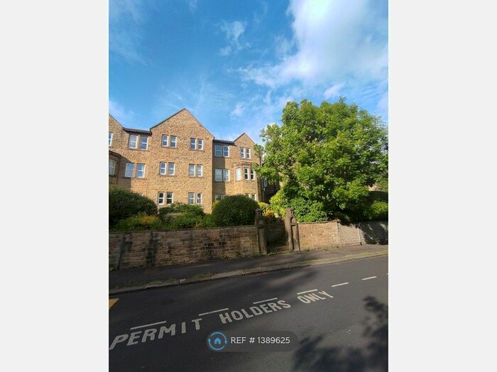 2 Bedroom Flat To Rent In Parklands, Huddersfield, HD1