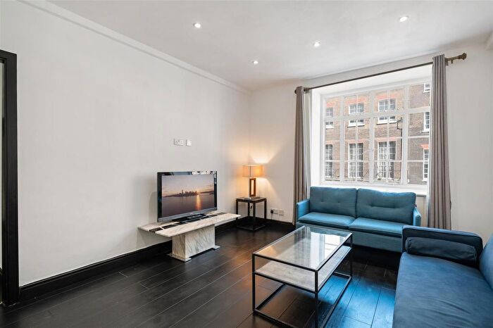 1 Bedroom Flat To Rent In Quebec Court, Seymour Street, London, W1H