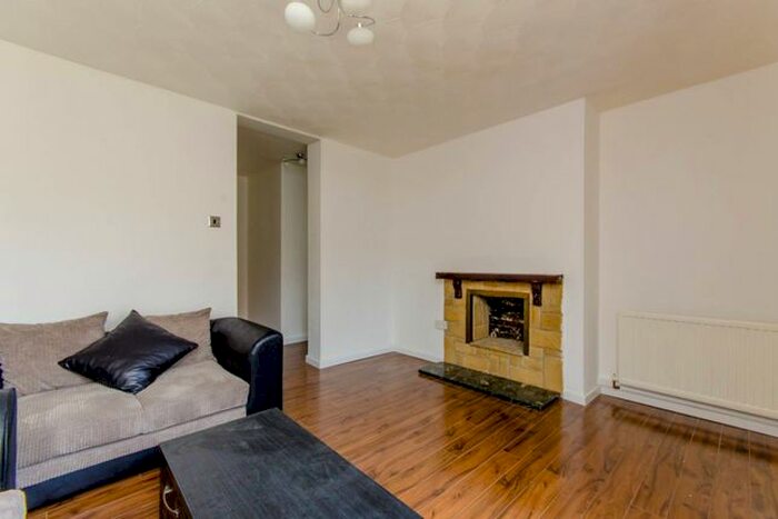 2 Bedroom Flat To Rent In Burton House, Bermondsey, London, SE16