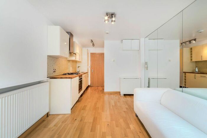 1 Bedroom Flat To Rent In Whitecross Street, Clerkenwell, London, EC1Y