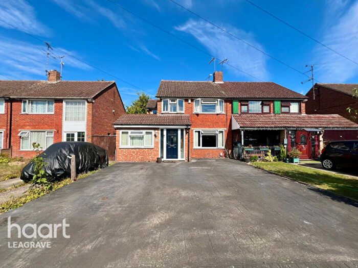 5 Bedroom Semi-Detached House For Sale In Evelyn Road, Dunstable, LU5