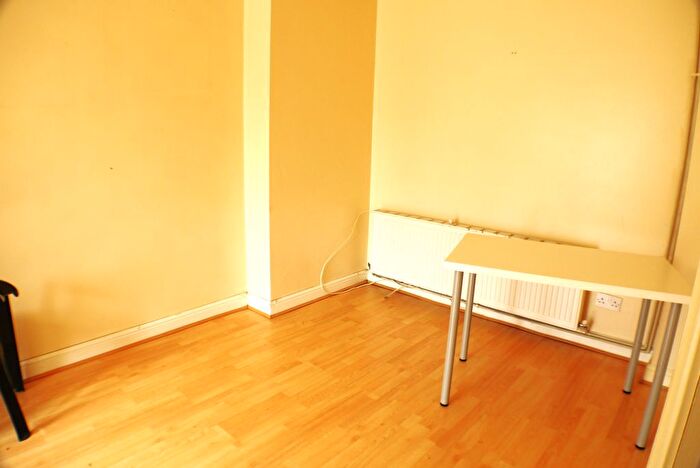 2 Bedroom Flat To Rent In Hillfield Park, London, N10
