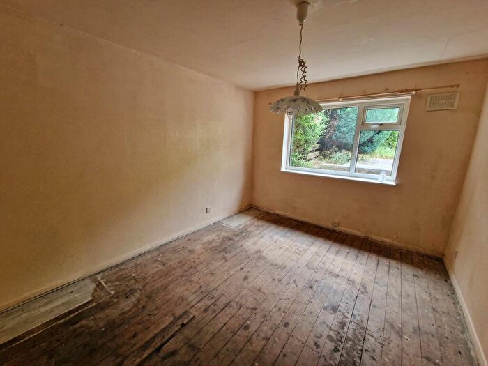 2 Bedroom Bungalow For Sale In Craven Drive, Cleckheaton, BD19