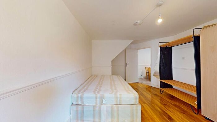 3 Bedroom Flat To Rent In Dartmouth Close, London, W11