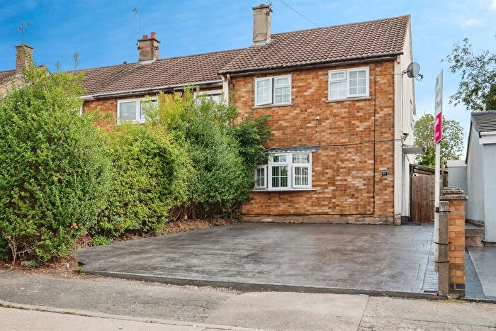 3 Bedroom End Terrace House For Sale In Kinsdale Drive, Leicester, LE5