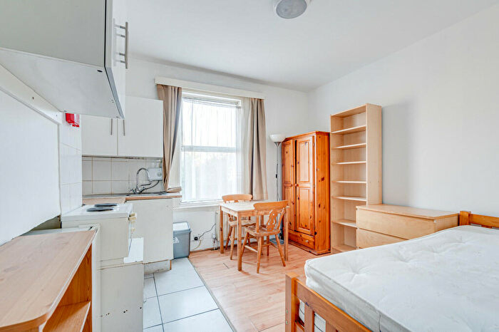 Studio To Rent In Callcott Road, Kilburn, London, NW6