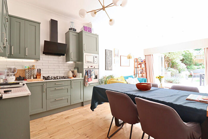 2 Bedroom Flat To Rent In Lingfield Avenue, Kingston Upon Thames, KT1