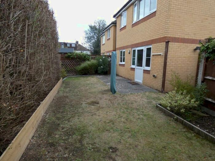 1 Bedroom Flat To Rent In Shepherd Close, Hanworth, Feltham, TW13