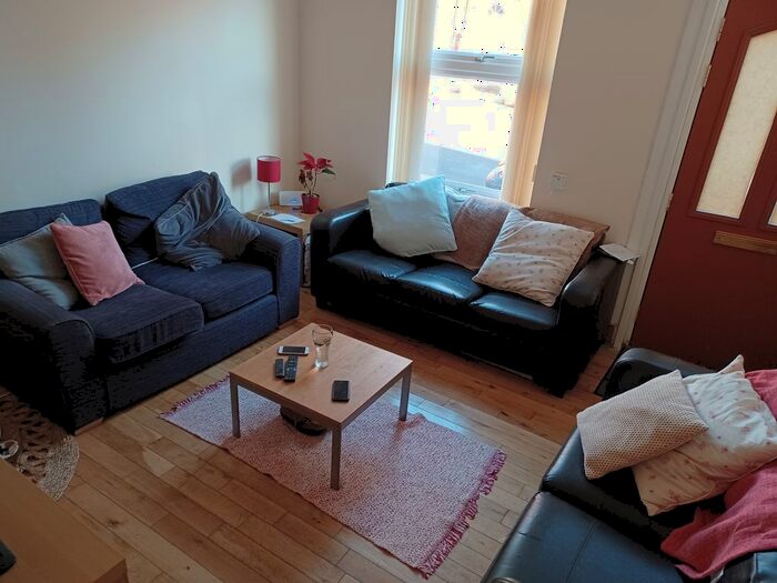 4 Bedroom Terraced House To Rent In Chiswick Terrace, Hyde Park, LS6