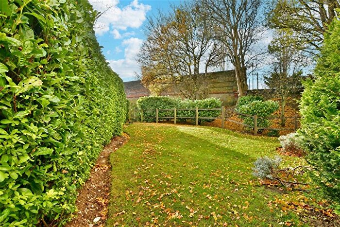 1 Bedroom Flat For Sale In Buffers Lane, Leatherhead, Surrey, KT22