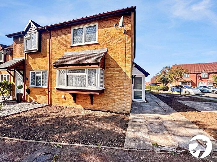 3 Bedroom End Terrace House To Rent In Knights Manor Way, Dartford, Kent, DA1