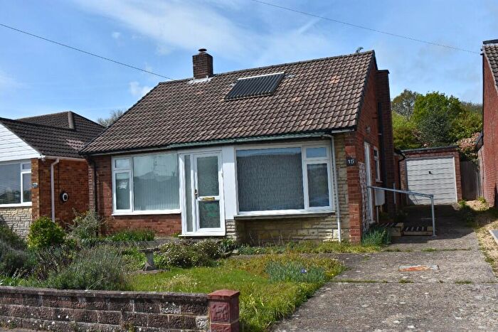 2 Bedroom Detached Bungalow For Sale In Norwich Close, Sarisbury Green, SO31