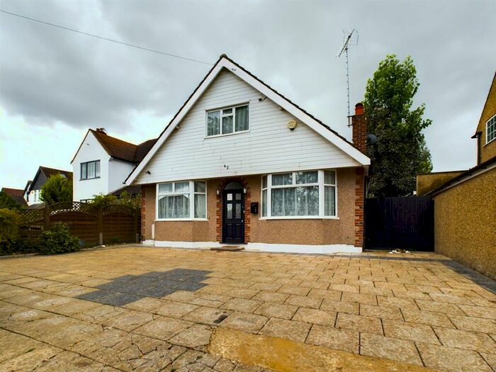 4 Bedroom Detached Bungalow To Rent In Eastcote Road, Ruislip, HA4