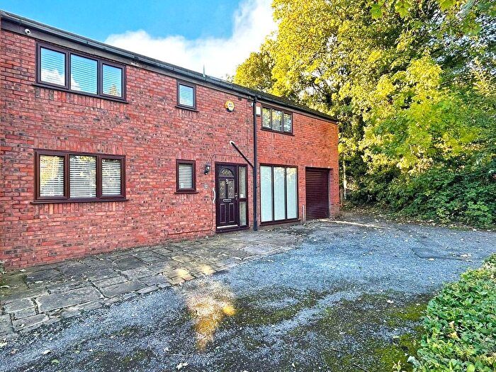 3 Bedroom End Terrace House For Sale In Smallshaw Fold, Ashton-Under-Lyne, Greater Manchester, OL6
