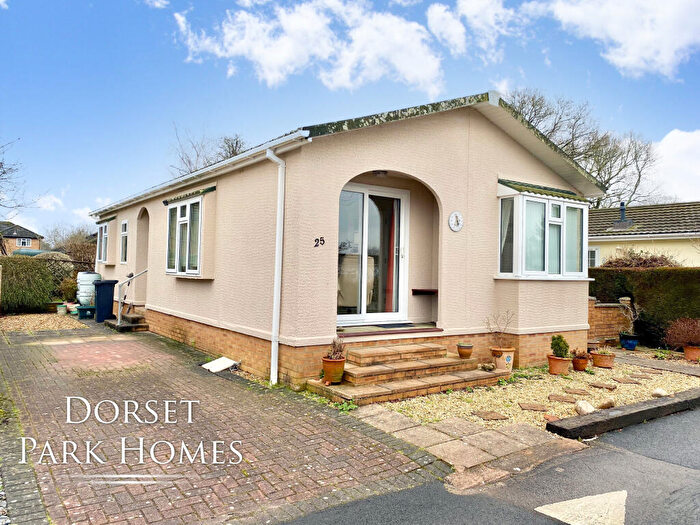 2 Bedroom Park Home For Sale In Hillbury Park, Hillbury Road, Alderholt, Fordingbridge, Hampshire, SP6