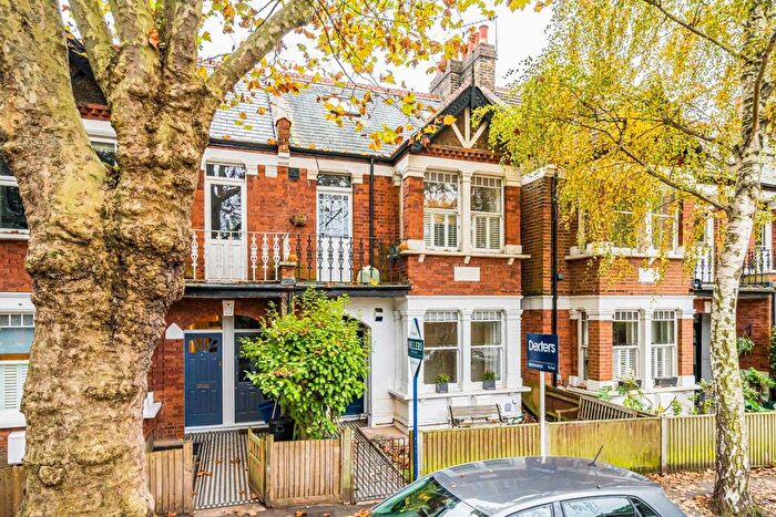 2 Bedroom Flat To Rent In Sidney Road, St Margarets, Twickenham, TW1