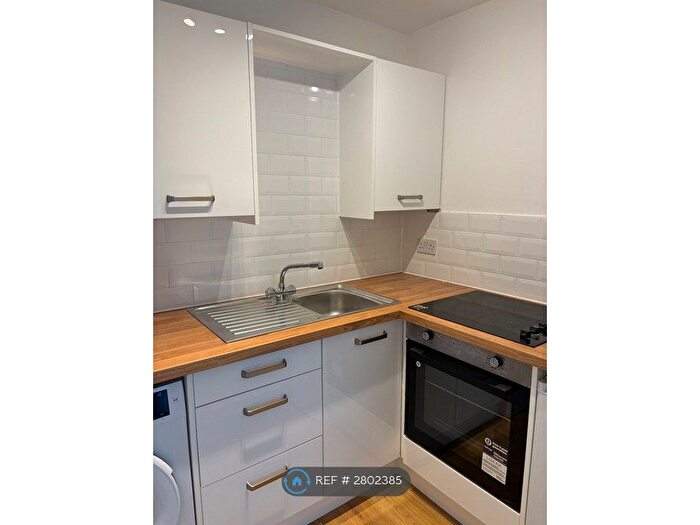 2 Bedroom Flat To Rent In Andrews Street, Paisley, PA3