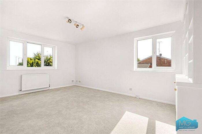 2 Bedroom Apartment For Sale In Cambridge Gardens, London, N10