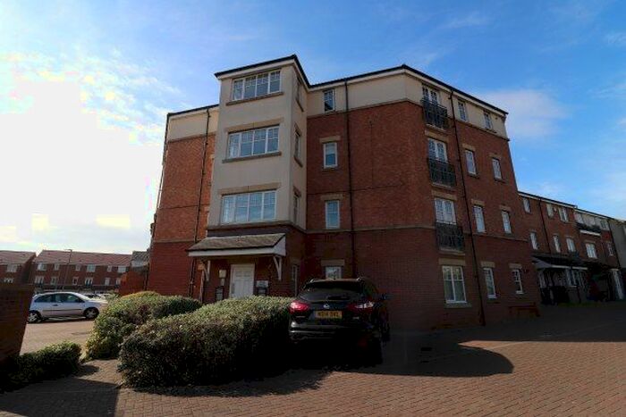 2 Bedroom Flat To Rent In Ovett Gardens, Gateshead, NE8