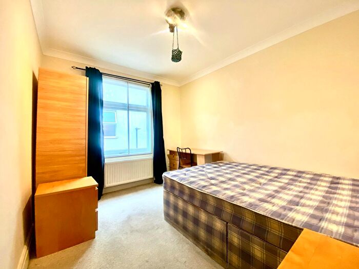 4 Bedroom Flat To Rent In Loveridge Mews, Kensal Green, NW6