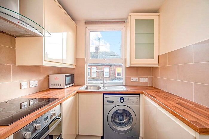 1 Bedroom Maisonette To Rent In Queens Place, Watford, Hertfordshire, WD17