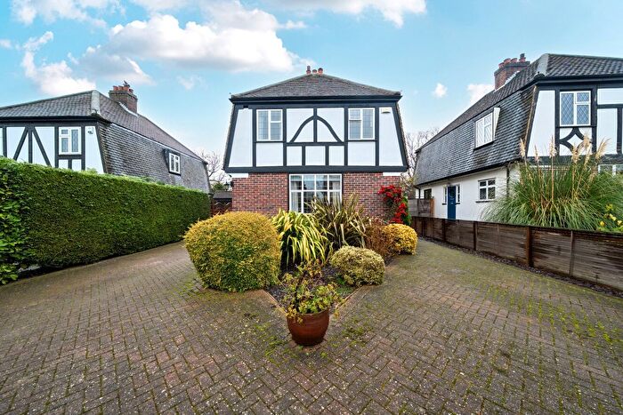 3 Bedroom Parking For Sale In Hayes Way, Beckenham, BR3